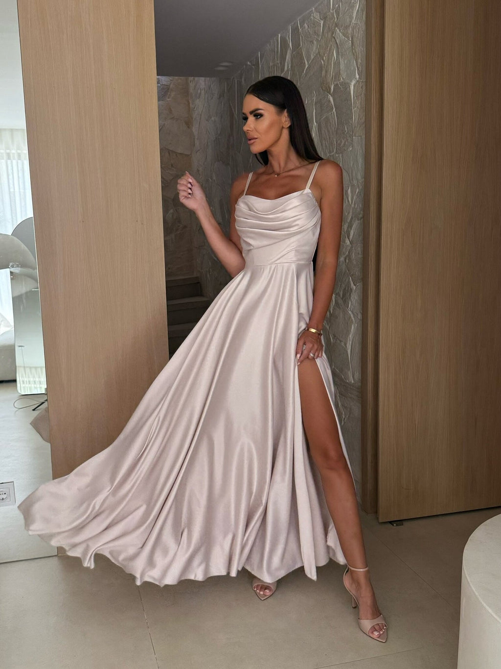 Damen Maxikleid mit geflochtenem Oberteil und offenem Rücken Shopnory