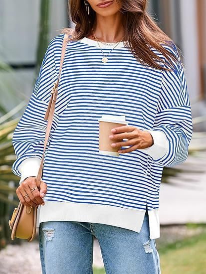 Damen Gestreifter Oversize-Sweater mit Rundhalsausschnitt und Seitenschlitzen Shop Nory