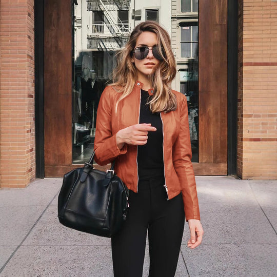 Damen Figurnah geschnittene Kunstleder-Bikerjacke mit Stehkragen und Ziernähten Shop Nory