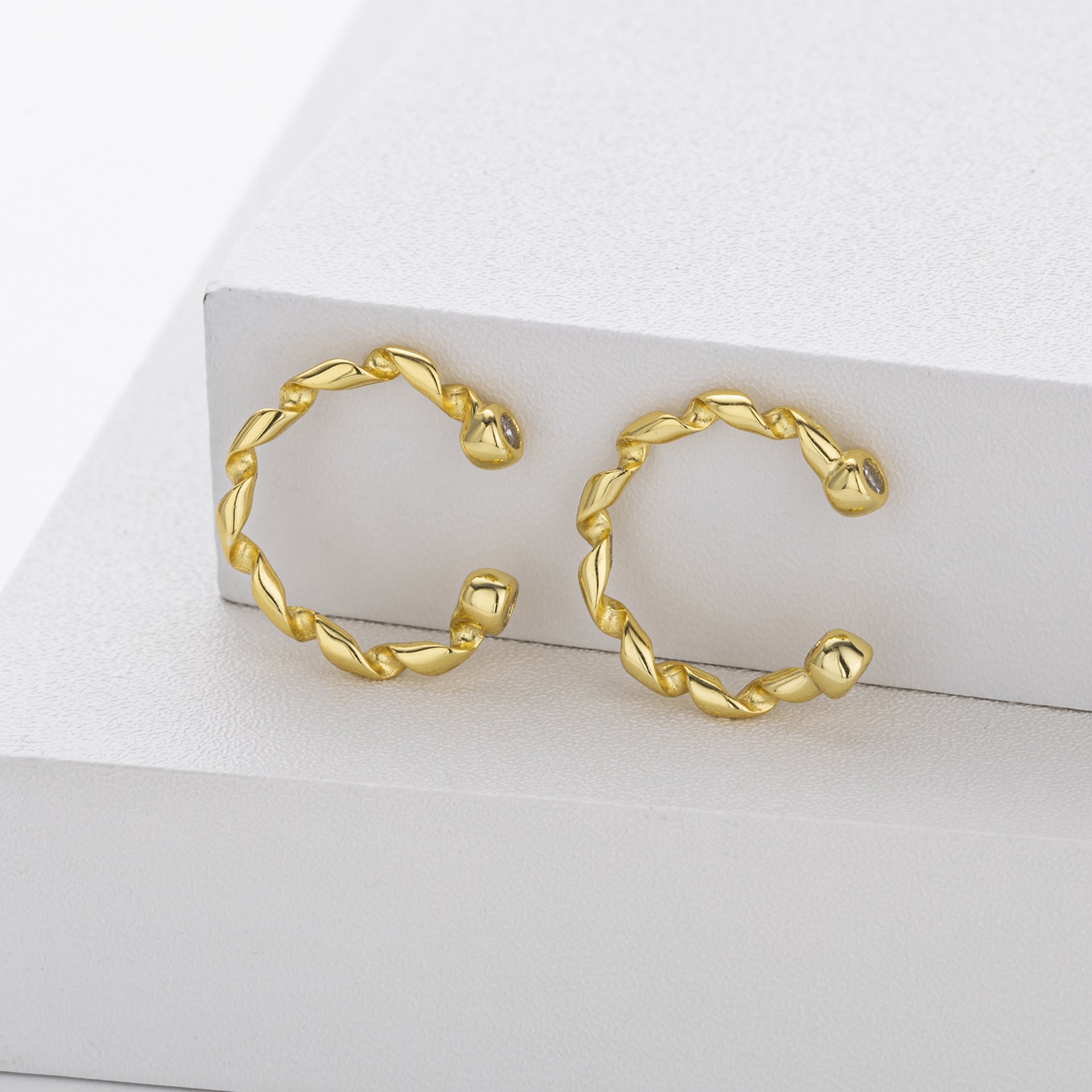 Damen Ohrhänger im eleganten, geschwungenen Design aus 925 Sterling Silber Shop Nory