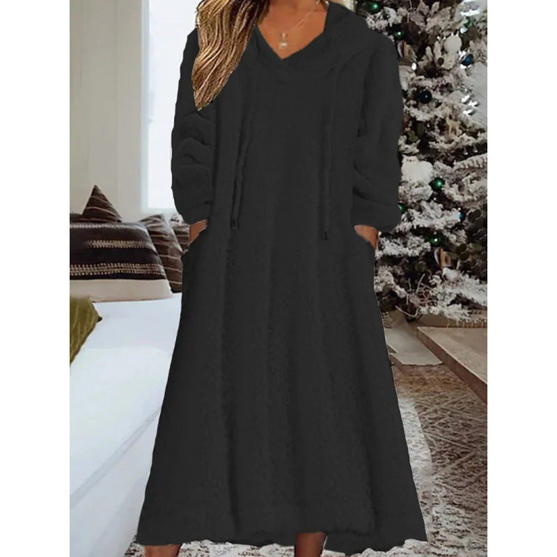 Damen Maxikleid aus Teddy-Fleece mit Kapuze, V-Ausschnitt und Eingrifftaschen Shop Nory