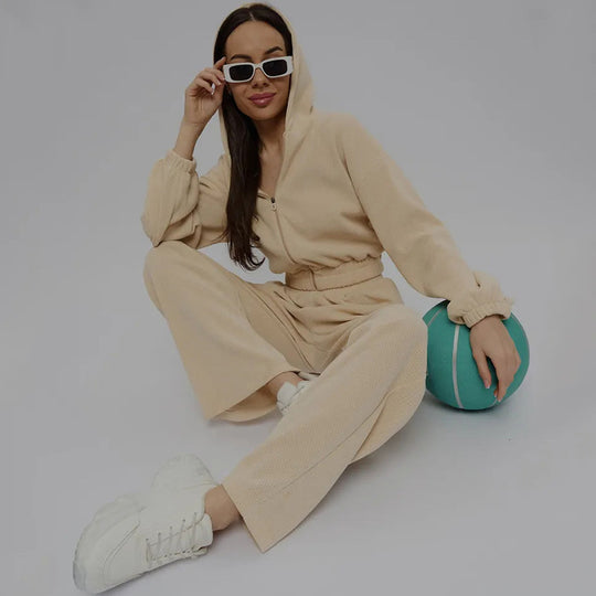 Damen Velours-Loungewear-Set mit kurzem Reißverschluss-Hoodie und weiter hochgeschnittener Palazzohose Shop Nory