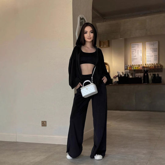 Damen Cropped Samt-Hoodie mit weitem Arm und High-Waist Jogginghose im Lounge-Set Shop Nory