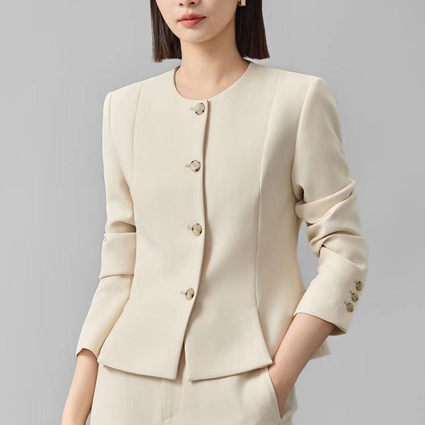 Damen Kurzblazer mit Rundhalsausschnitt und tonalen Ziernähten Shop Nory