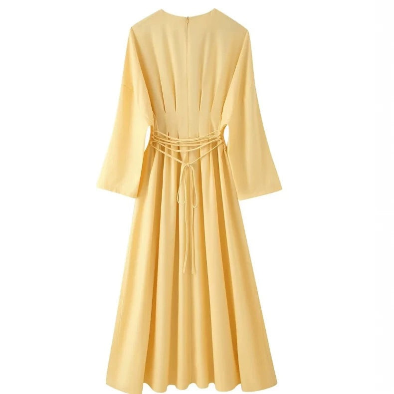 Damen Maxikleid mit plissierten Oberteilfalten, weitem Rock und langen Glockenärmeln Shop Nory