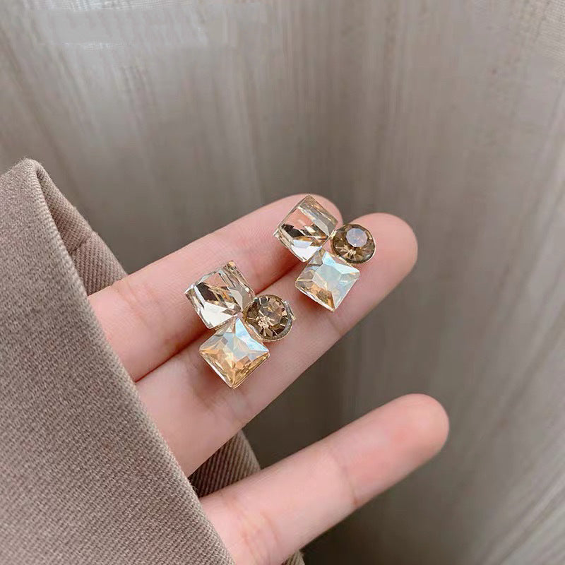 Damen Ohrringe mit funkelnden Kristallakzenten und eleganter Verarbeitung Shop Nory