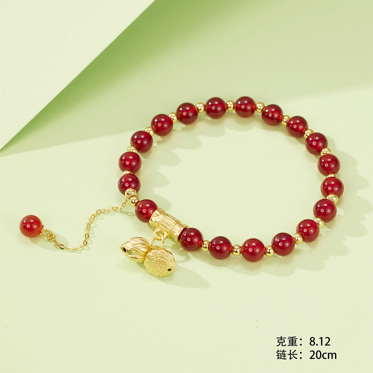 Damen Armband mit kunstvollen Anhängern und eleganten Perlenelementen Shop Nory
