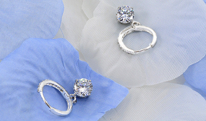 Damen Ohrringe mit funkelndem Zirkonia-Anhänger und eleganter Fassung Shop Nory
