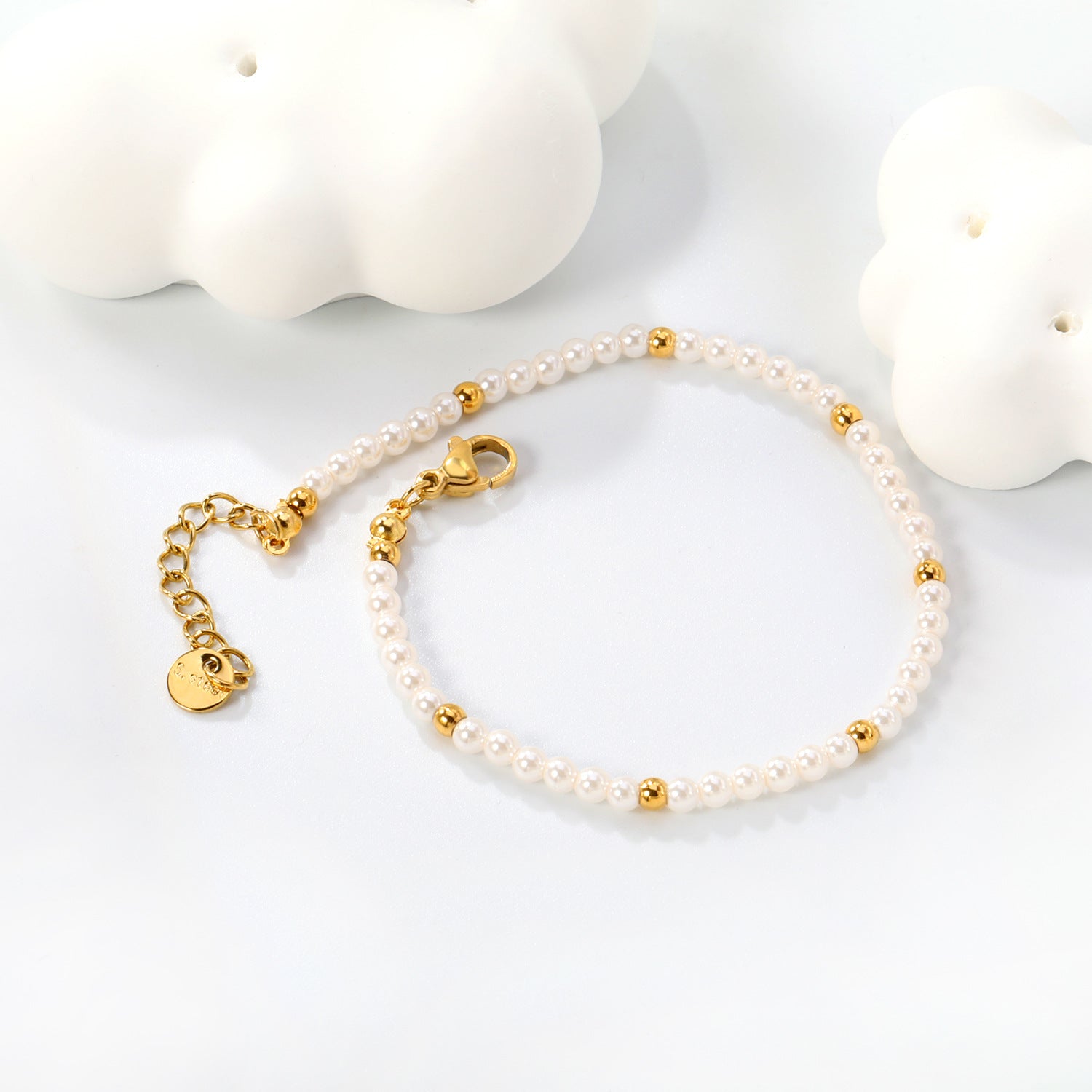 Damen zartes Armband mit Perlen- und goldplattierten Akzenten Shop Nory