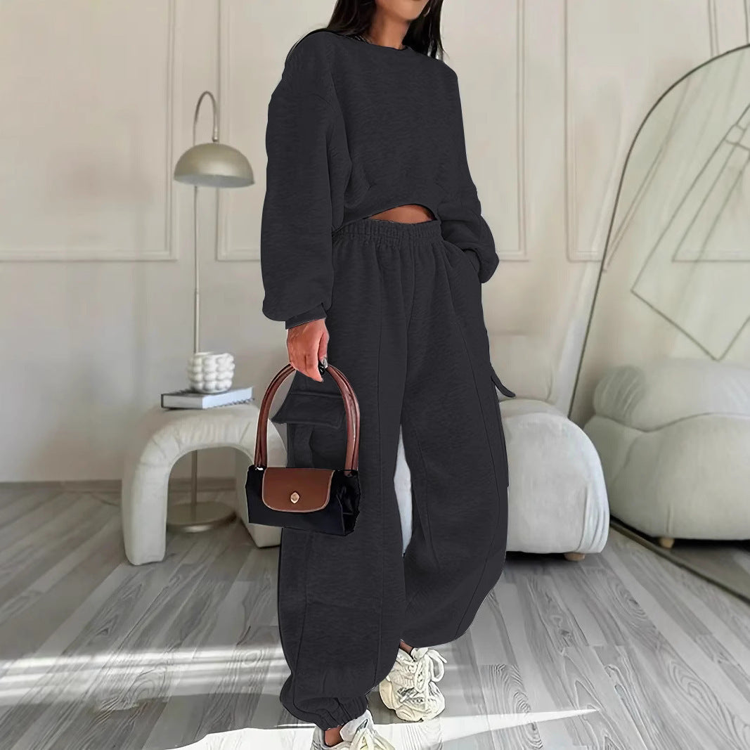 Damen komfortables Cropped-Sweatset mit oversized Pullover und High-Waist Cargo-Jogger Shop Nory