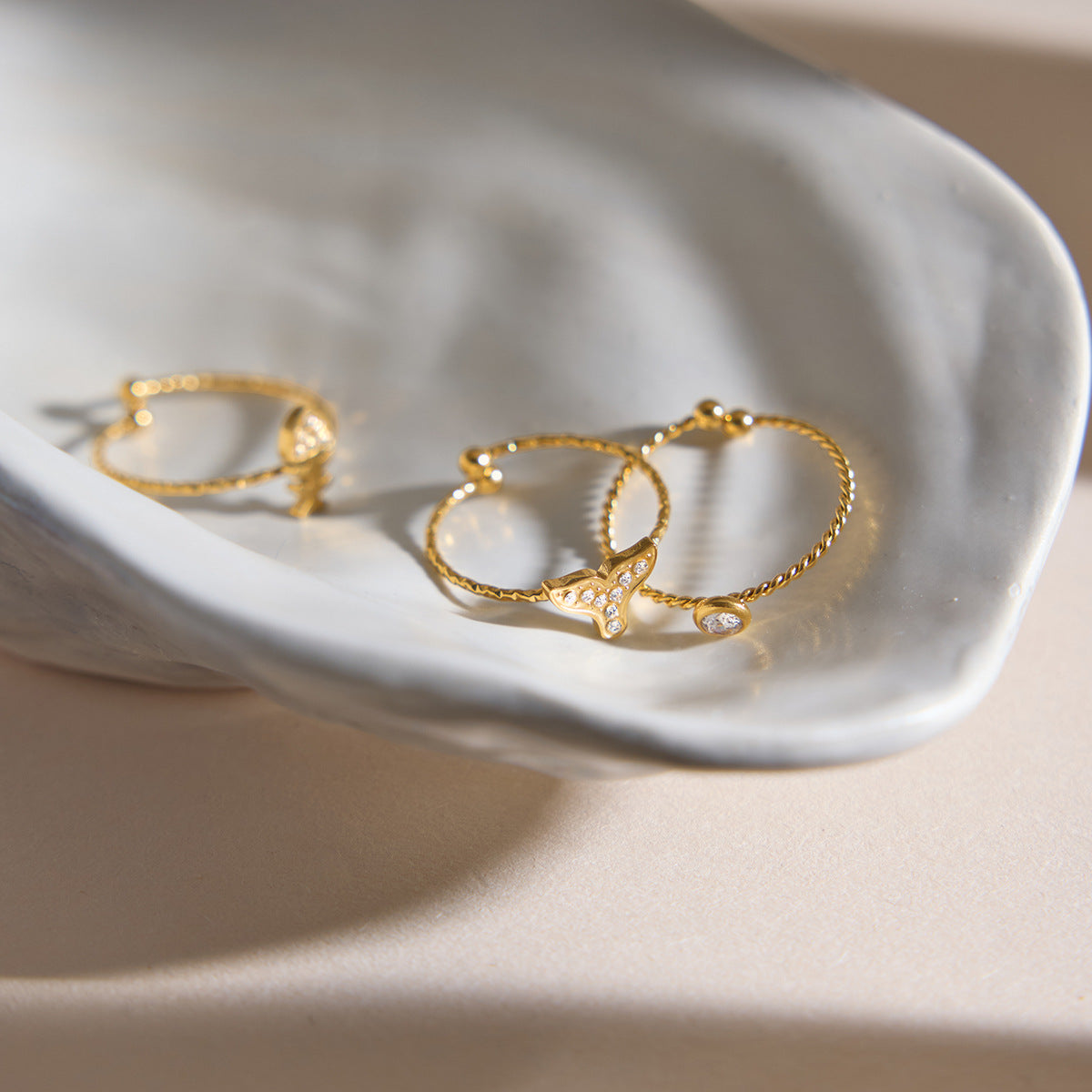 Damen Offenes Armband mit elegantem Zirkoniadesign Shop Nory