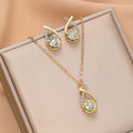 Damen Schmuckset mit funkelndem Anhänger und eleganten Ohrsteckern Shop Nory