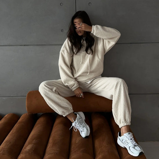 Damen Kuscheliges Sherpa-Loungewear-Set mit Oversized-Kapuzenpullover und weiten Bündchenhosen Shop Nory