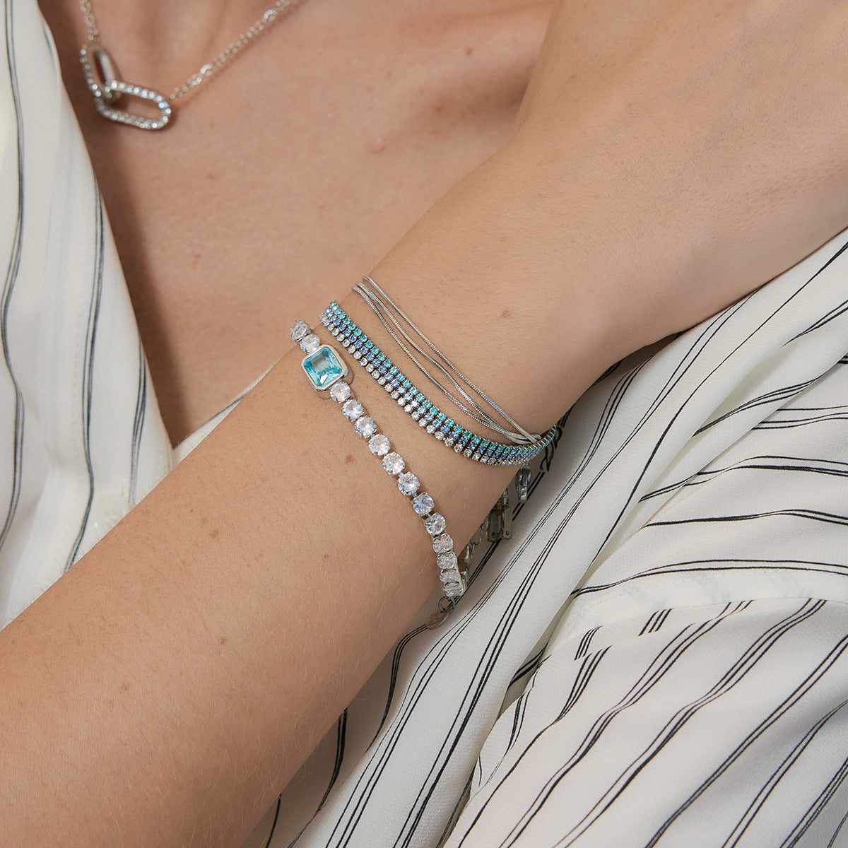 Damen Armband aus hypoallergenem Edelstahl mit funkelnden Zirkonia-Akzenten Shop Nory