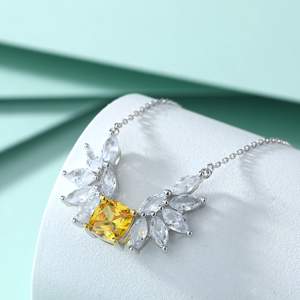 Damen Halskette mit funkelndem, quadratischem Hauptstein und eleganten Zirkonia-Besatz Shop Nory