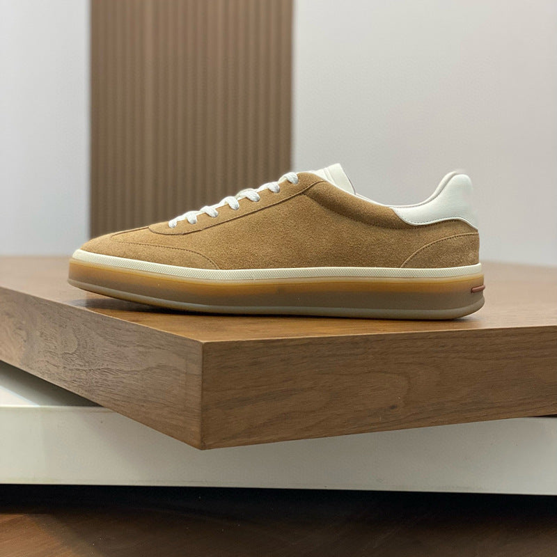 Damen Sneaker aus weichem Wildleder mit raffiniertem Schnürsystem