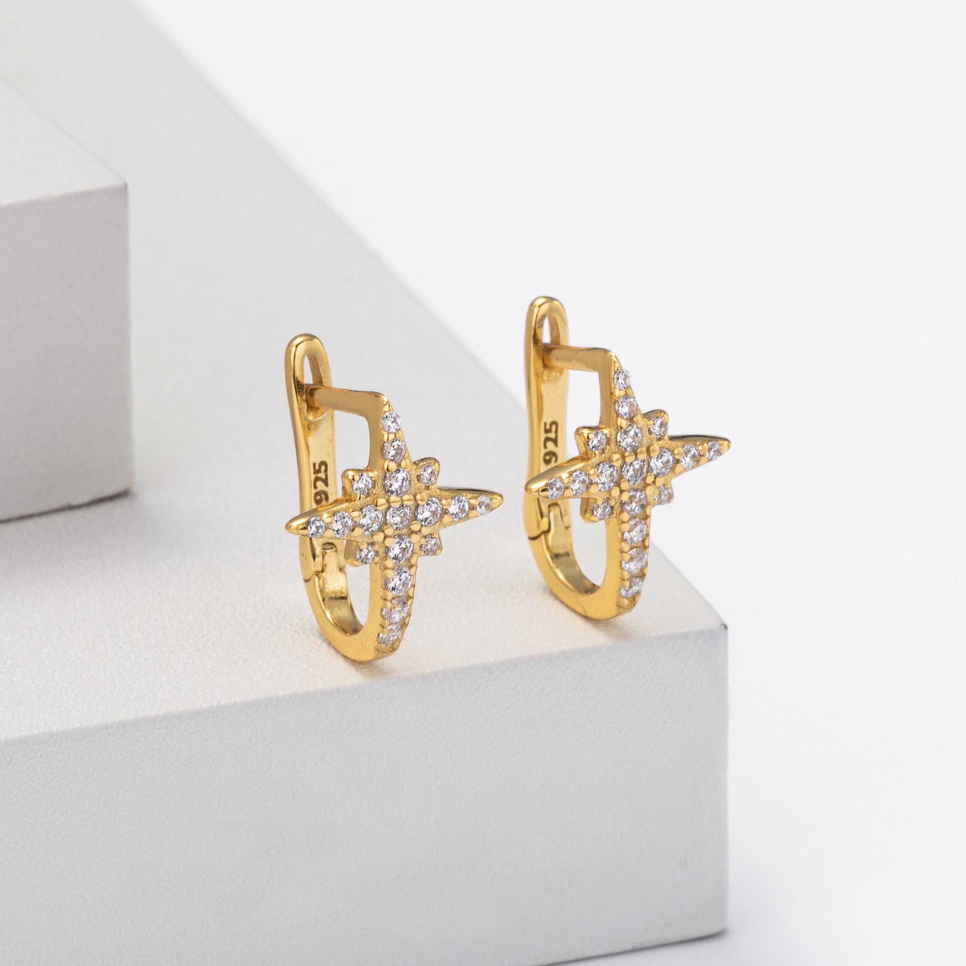 Damen Ohrhänger im stilvollen Kreuz-Design aus hochwertigem 925 Sterling Silber und funkelnden Zirkonia Shop Nory