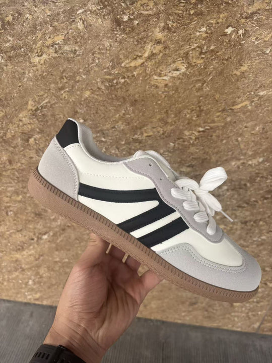 Damen Sportliche Retro‑Sneaker mit gepolstertem Schaft und profilierter Gummisohle Shop Nory