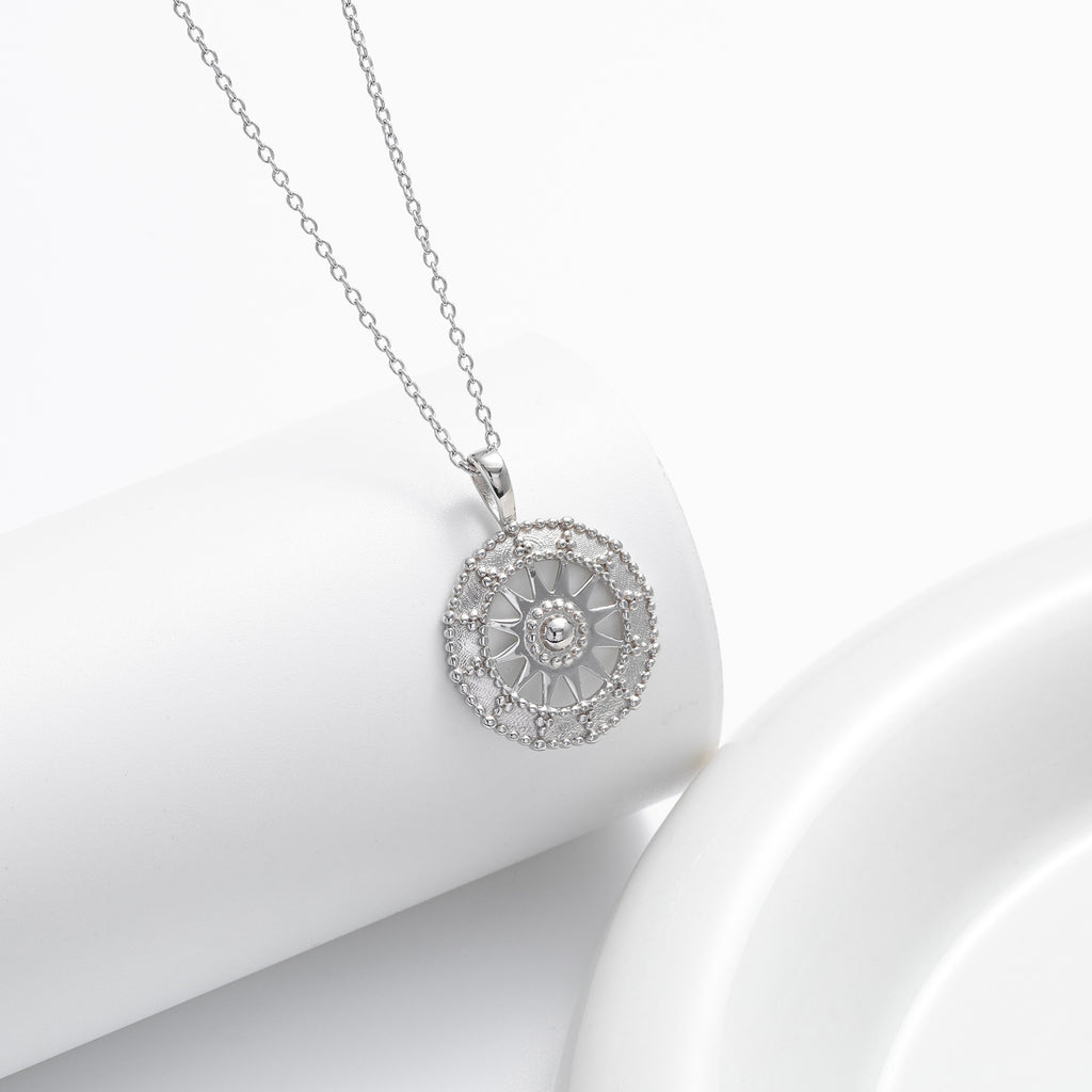 Damen Halskette mit kunstvoll gestaltetem Sonnendesign Shop Nory