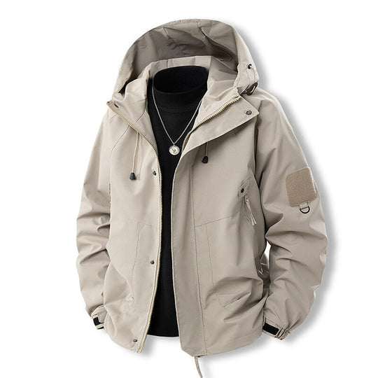 Herren funktionale Outdoor-Jacke mit verstellbarem Kapuzenbereich und atmungsaktiven Eigenschaften