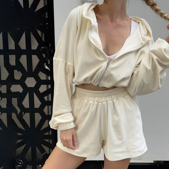 Damen nan kurze Kapuzenjacke mit Taillen-Tunnelzug, glänzender Satinoptik, Frontreißverschluss und elastischen Bündchen Shop Nory
