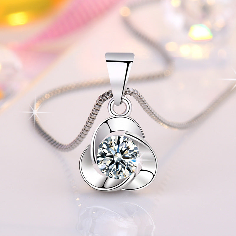 Damen Halskette mit funkelndem Zirkonia-Anhänger und elegantem Design Shop Nory