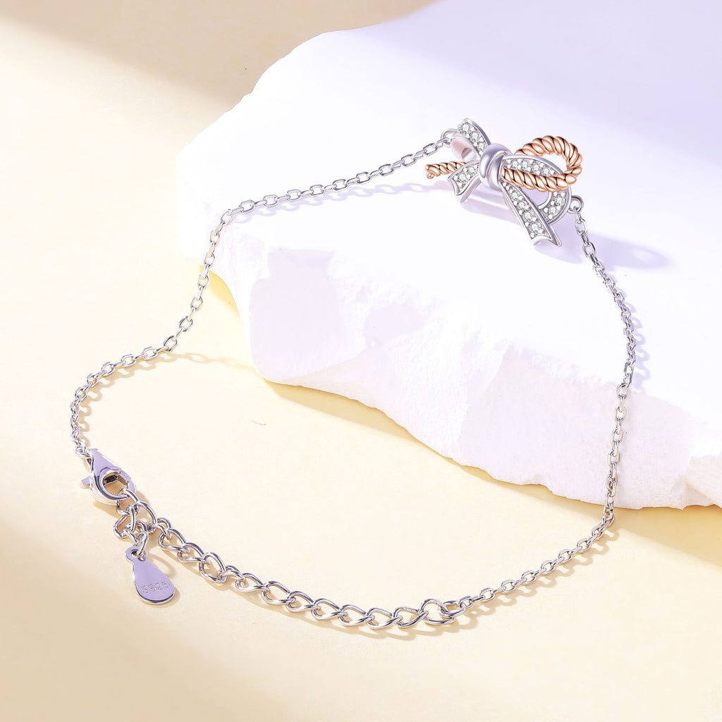 Damenarmband mit kunstvollem Schleifenmotiv und funkelnden Zirkonia Shop Nory