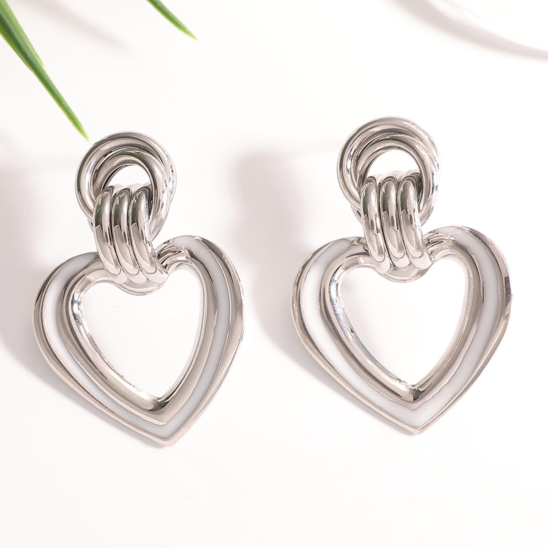 Damen Herzförmige Statement Ohrringe mit elegantem Design Shop Nory