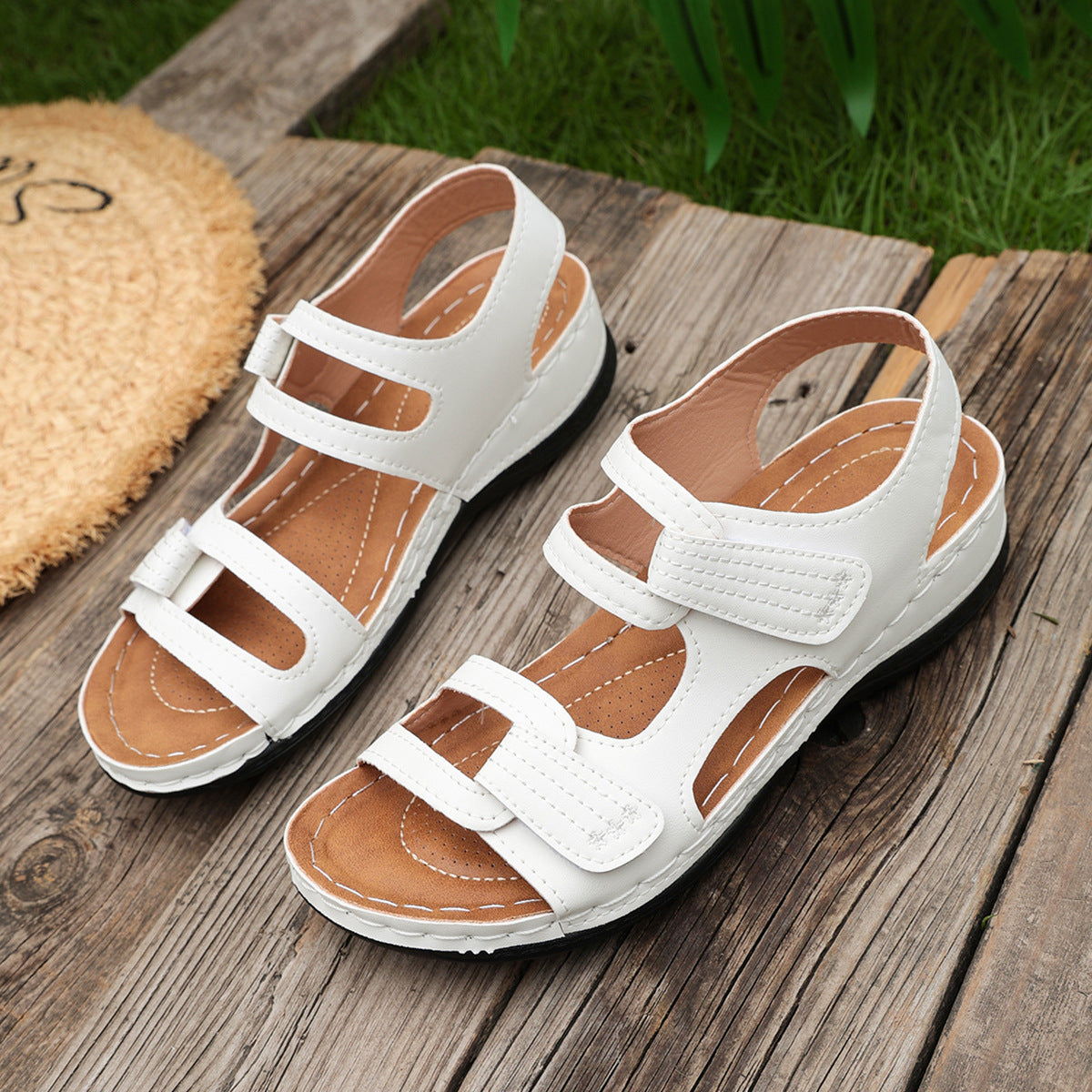 Damen bequeme Sandalen mit verstellbaren Klettverschlüssen und komfortablem Fußbett