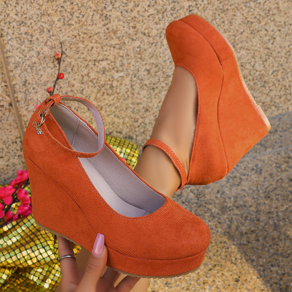 Damen Wedge-Pumps mit dekorativem Riemchen und exzellentem Fußbett