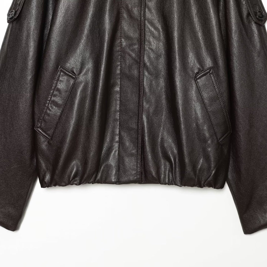 Damen Kurz geschnittene Lederoptik-Blousonjacke mit hohem Funnelkragen, Schulterriegeln und eingearbeiteten Pattentaschen Shop Nory