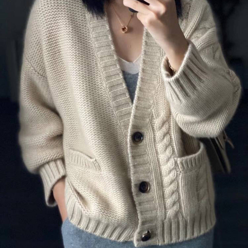 Damen Oversized Strickcardigan mit Zopfdetail, Eingrifftaschen und Knopfleiste Shop Nory