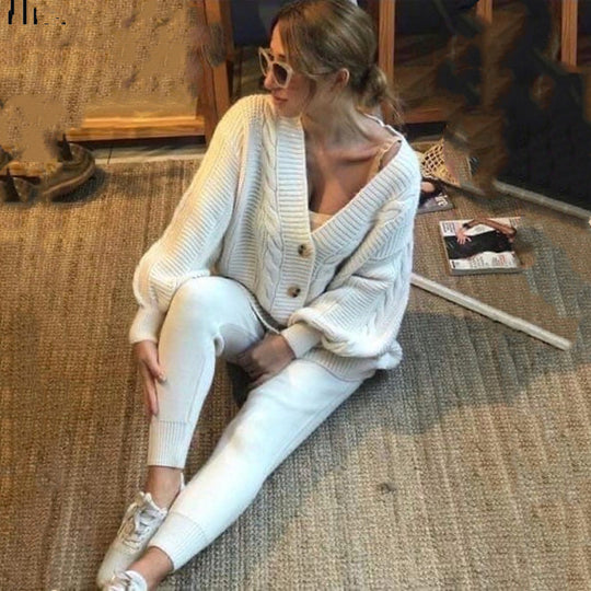 Damen nan kuscheliges Oversize Strickset bestehend aus Zopfmuster Cardigan und taillierter Strick-Jogginghose Shop Nory