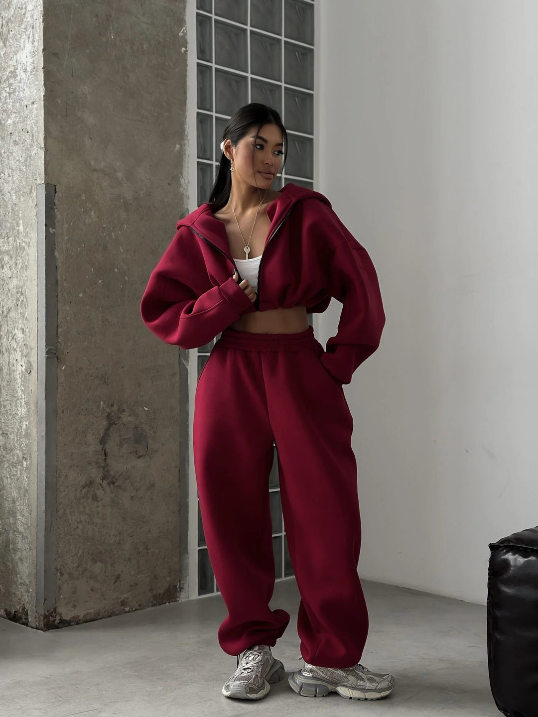 Damen kurzes Oversize-Scuba-Zip-Hoodie mit Tunnelzug und figurformender High-Waist-Jogginghose Shop Nory