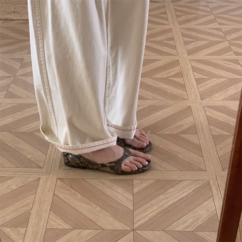 Damen Flache Slip-On-Pantoletten mit Zehenring und weichem Komfortfußbett Shop Nory