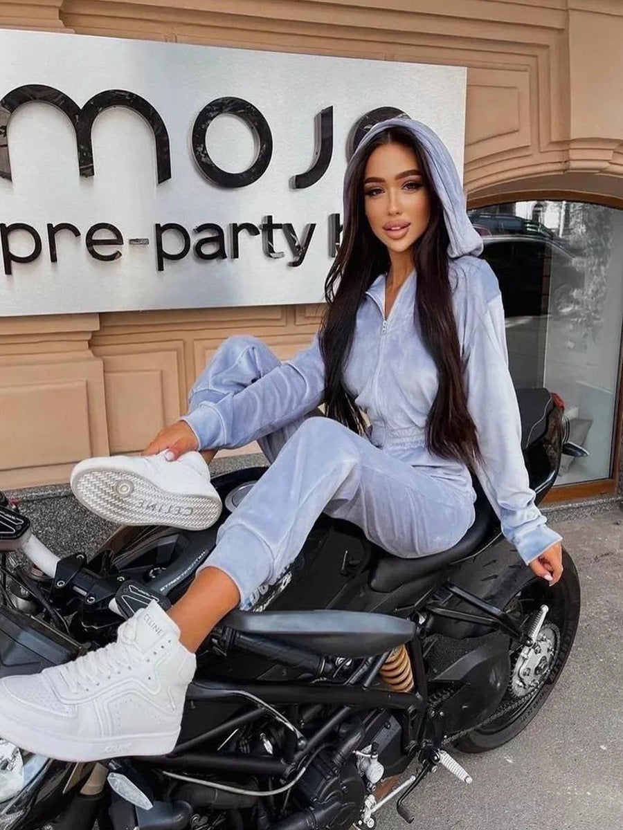 Damen Velours Jumpsuit mit Kapuze, Reißverschluss und tailliertem Gummibund Shop Nory