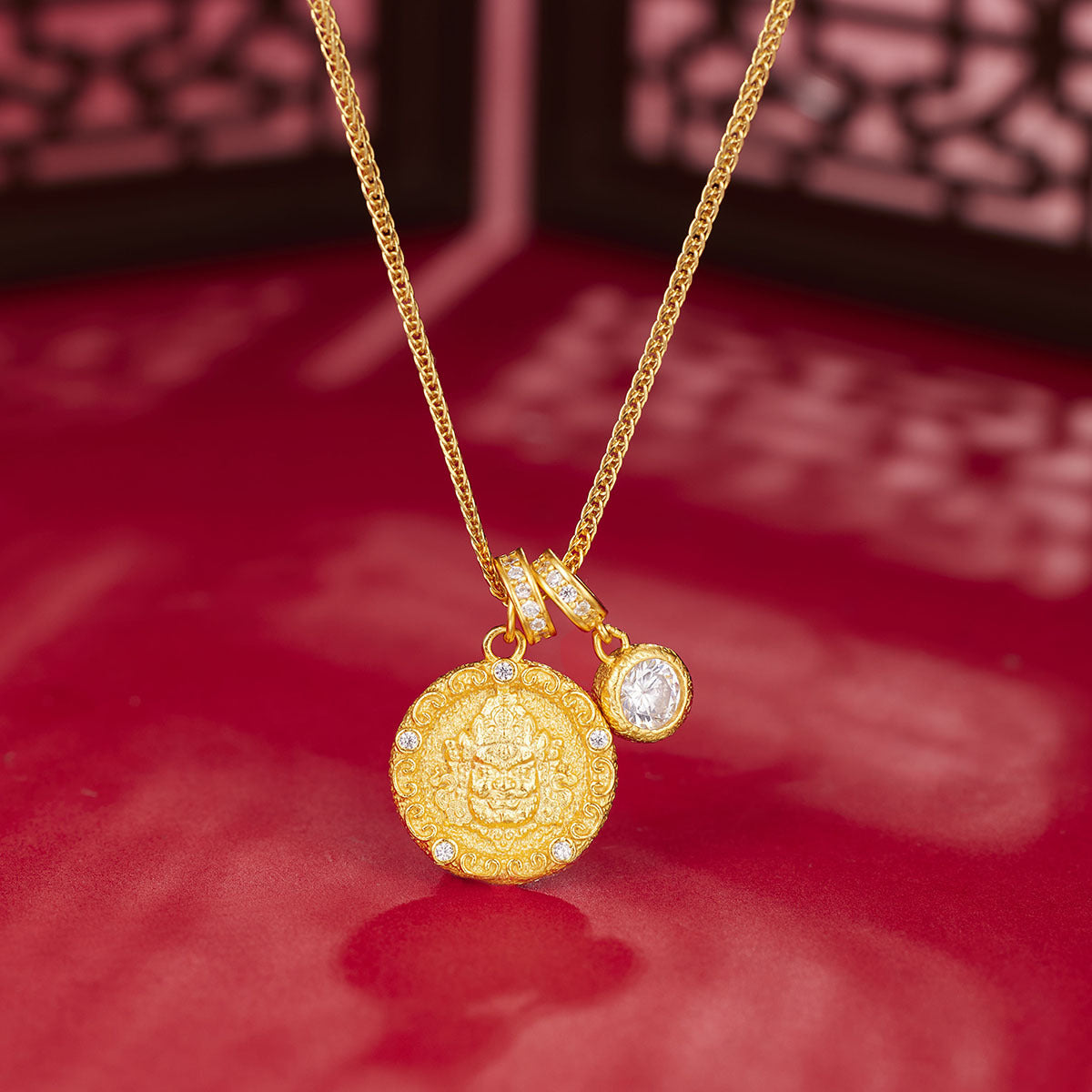 Damen Halskette mit kunstvollem Buddha-Anhänger und funkelnden Zirkoniasteinen Shop Nory