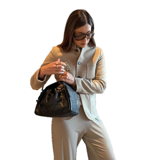 Damen Taillierte Jackenblazer aus Woll-Mix mit Stehkragen, geschwungener Saum und aufgesetzten Taschen Shop Nory