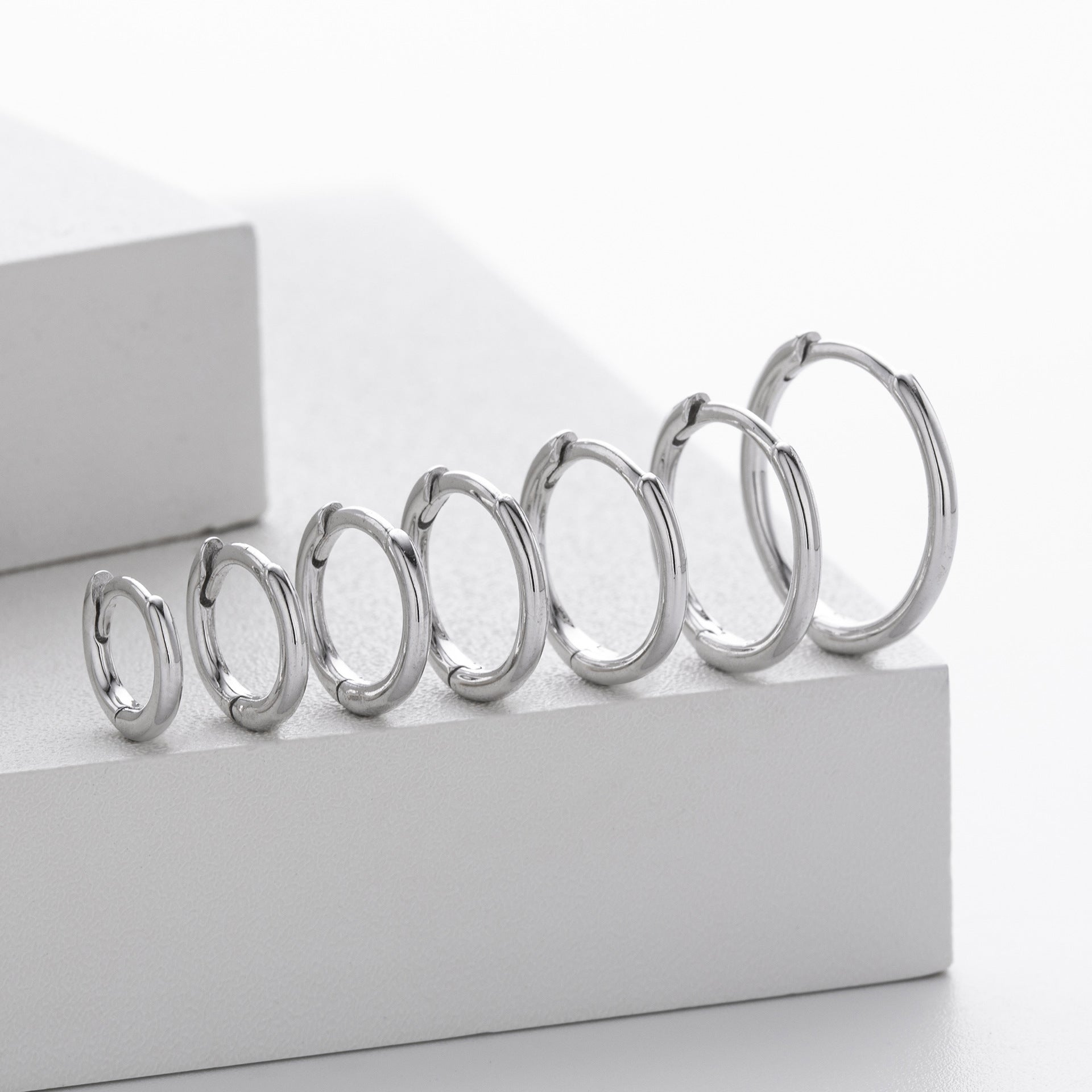 Damen Creolen mit modernem, geschwungenem Design aus 925 Sterling Silber Shop Nory