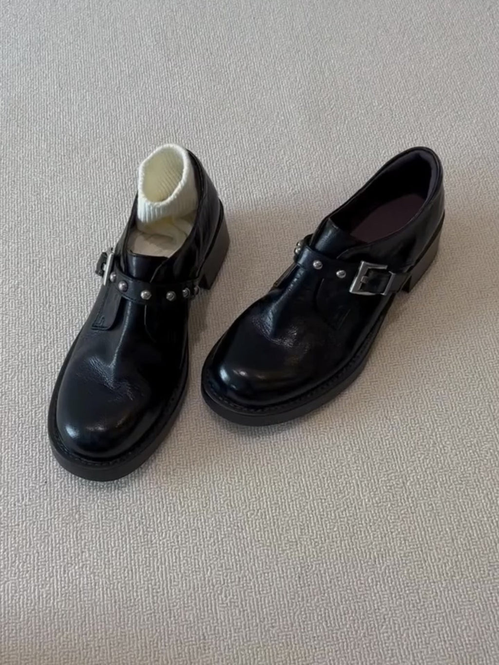 Damen Stiefeletten mit dekorativer Schnalle und robustem Blockabsatz