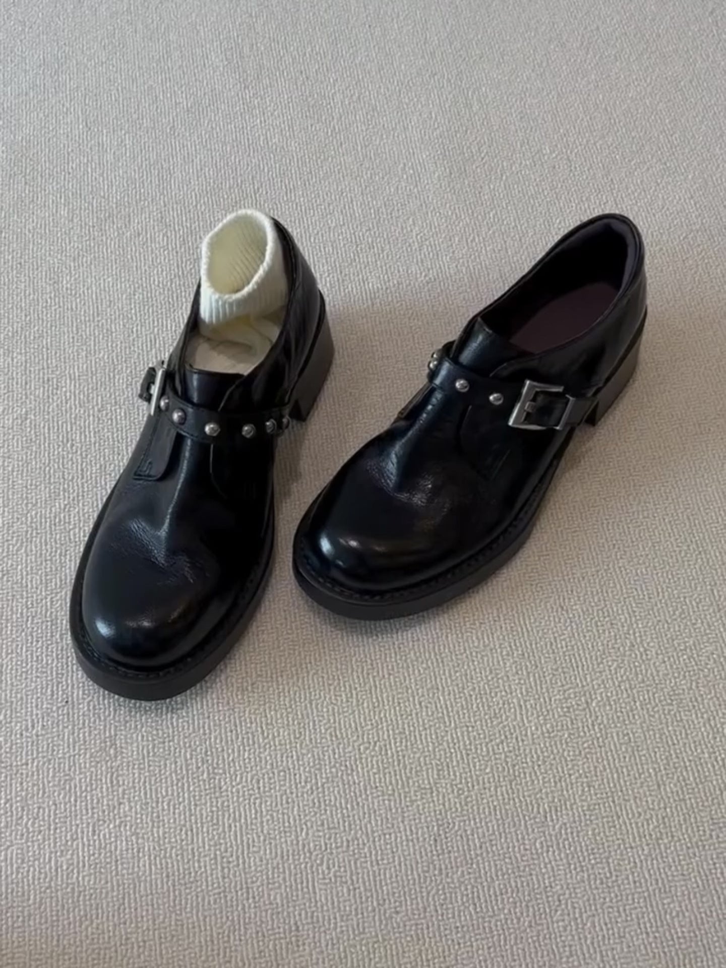 Damen Stiefeletten mit dekorativer Schnalle und robustem Blockabsatz