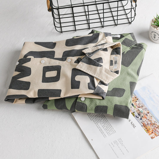 Herren Baumwoll-Overshirt mit Allover-Lettering-Print, Relaxed-Fit und Kentkragen Shop Nory