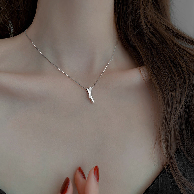 Damen Halskette mit modernem, geometrischem Anhänger und feinem Goldketten-Design Shop Nory