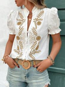 Damen Bestickte Kurzarm-Bluse mit Puffärmeln, Stehkragen und Knopfleiste Shop Nory