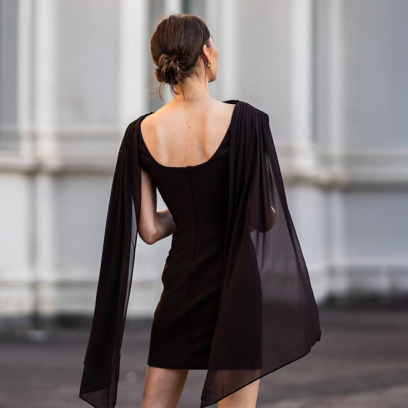 Damen Elegantes Cocktailkleid mit drapierter Schulterpartie und figurbetontem Schnitt
