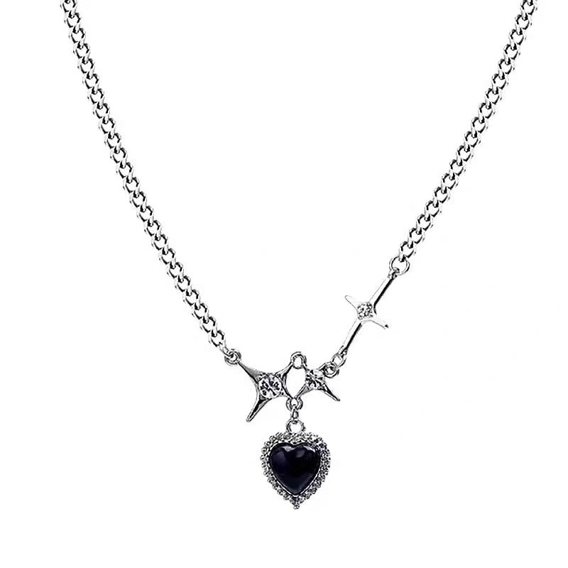 Damen Kette mit kunstvollem Herzanhänger und eleganten Akzenten Shop Nory