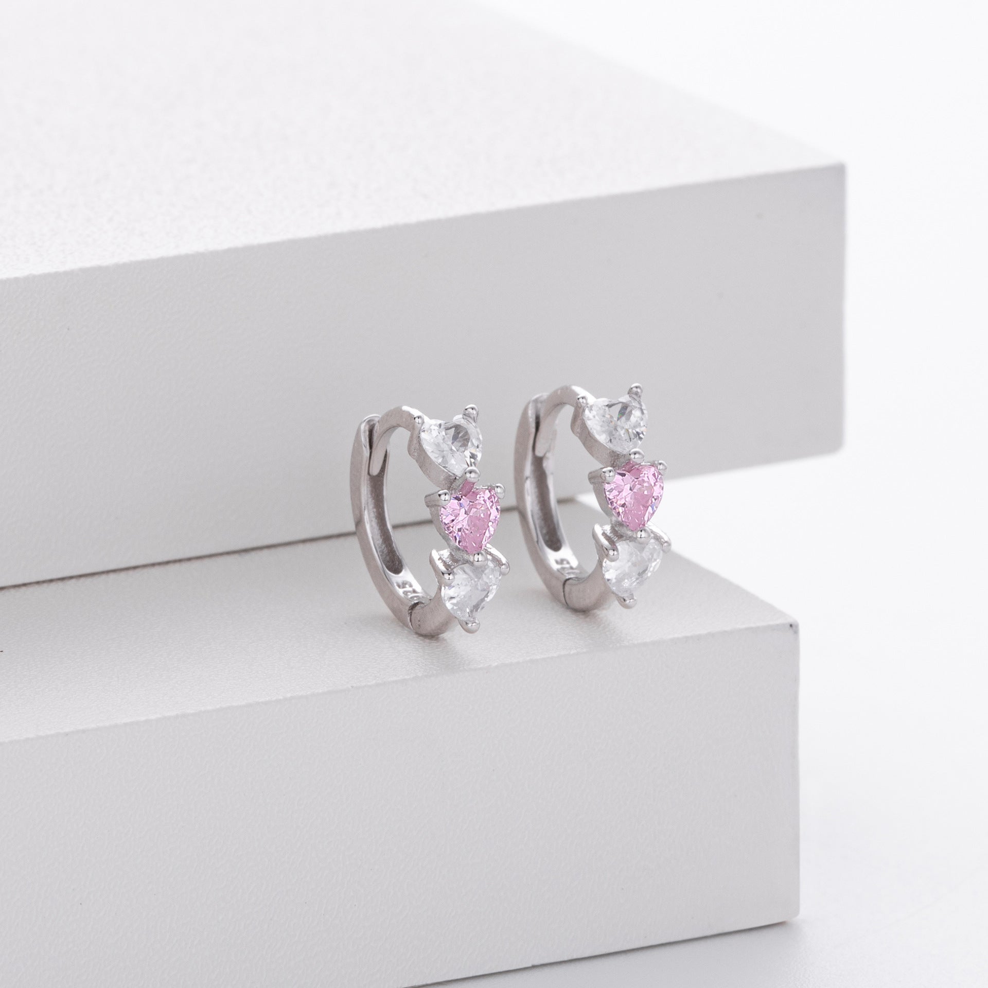 Damen Ohrringe mit funkelnden Herz-Zirkonen aus hochwertigem 925 Sterling Silber Shop Nory