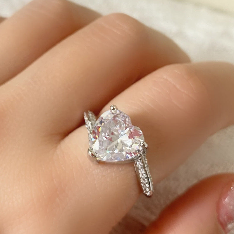 Damen herzförmiger Ring mit funkelndem Zirkonia Shop Nory