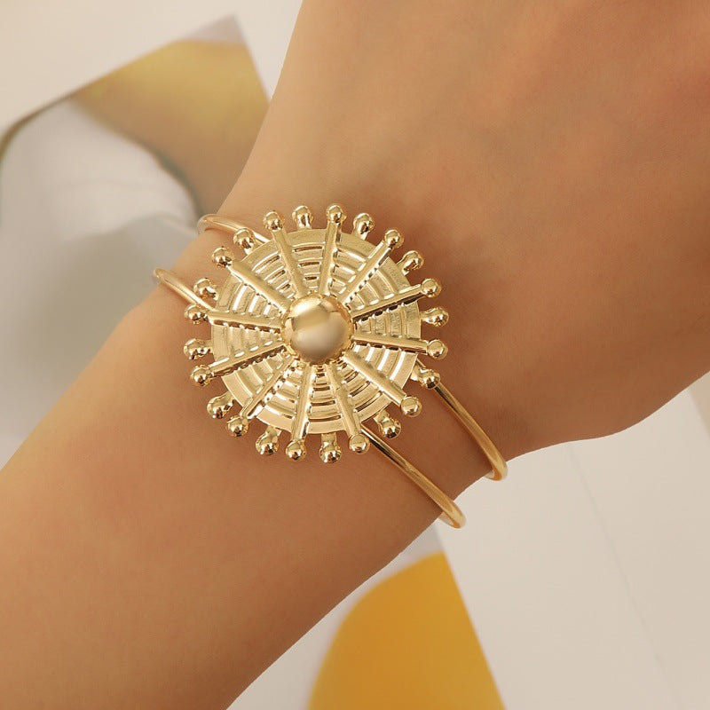 Damen Offener Armreif mit elegant geschwungenem Design Shop Nory