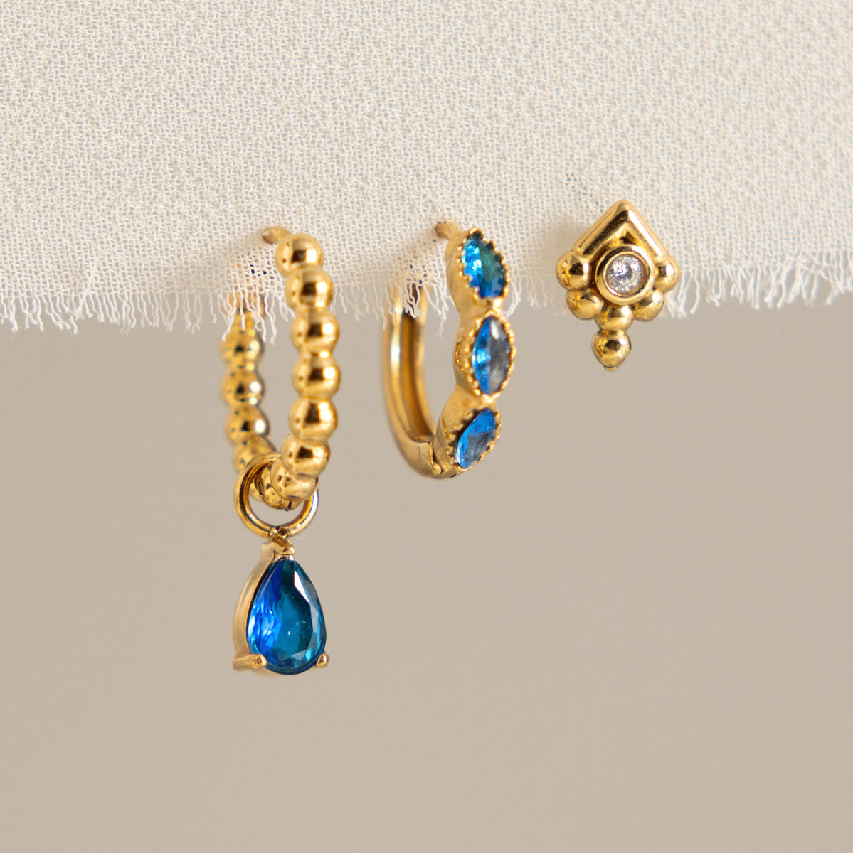 Damen Ohrhänger mit glitzernden Zirkonia und goldfarbener Edelstahlverarbeitung Shop Nory